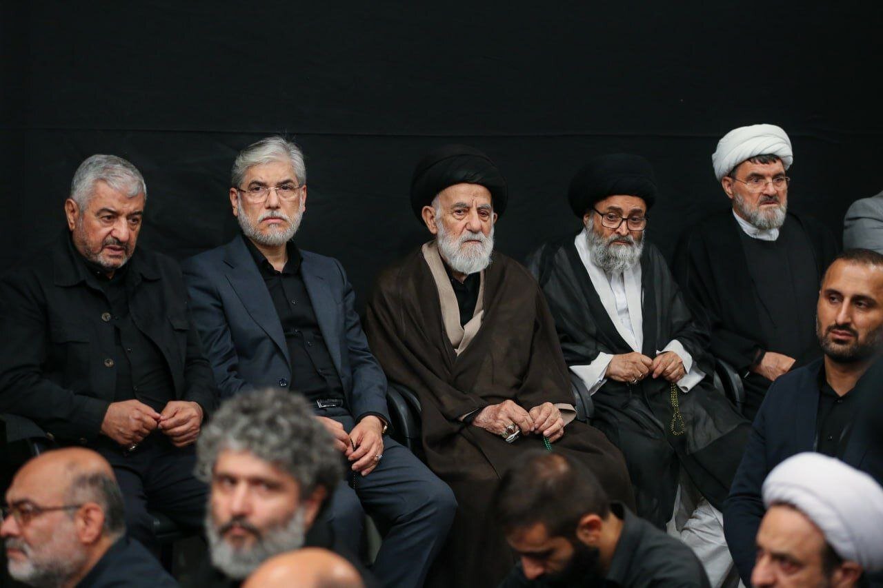 حضور مسئولان در مراسم عزاداری حسینیه امام خمینی + عکس
