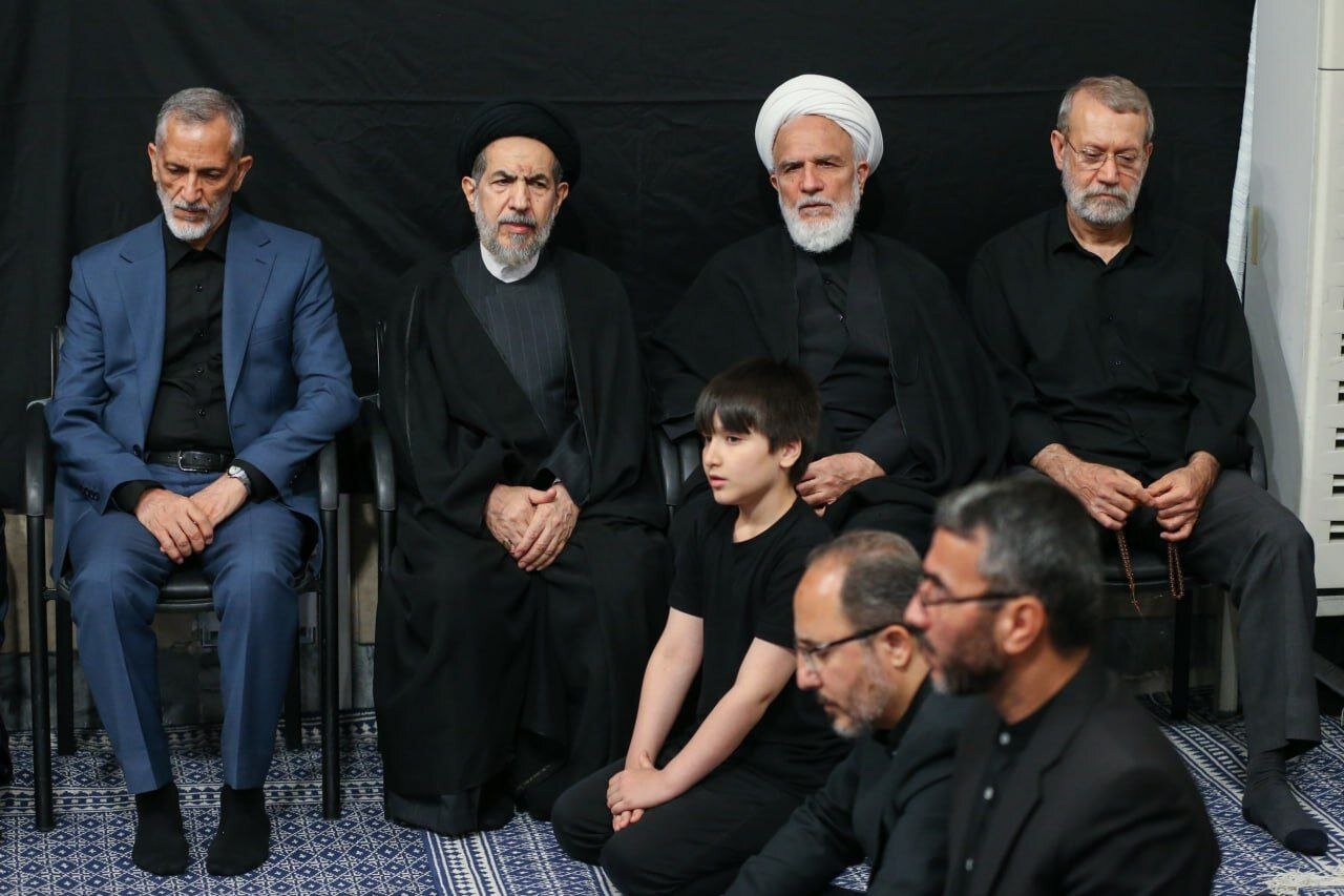 حضور مسئولان در مراسم عزاداری حسینیه امام خمینی + عکس