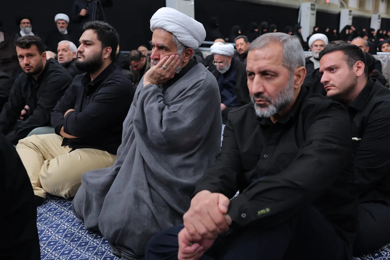 حضور مسئولان در مراسم عزاداری حسینیه امام خمینی + عکس