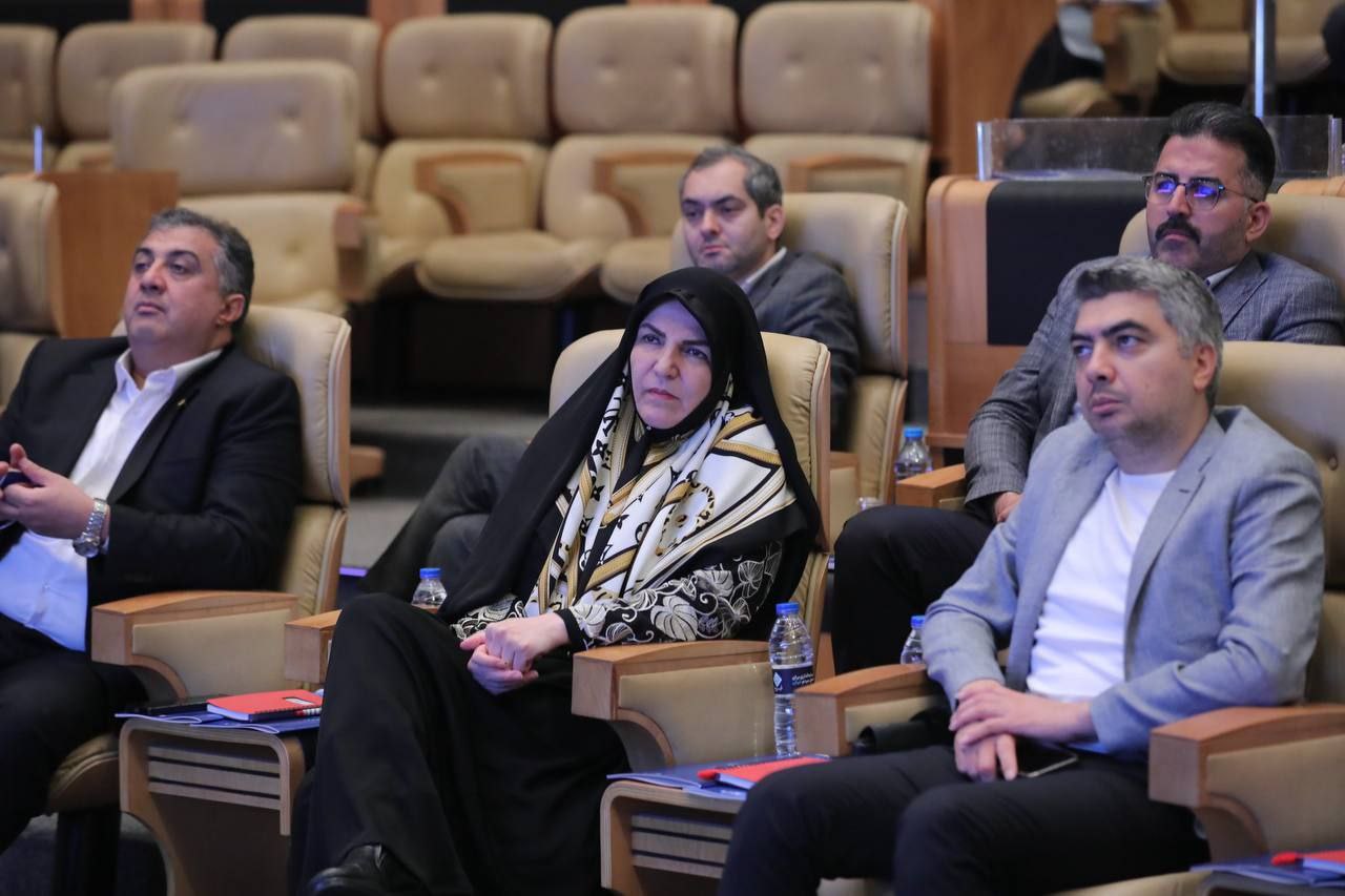 برگزاری پنل «جهان در حال تغییر و موقعیت ایران» در کیش اینوکس + عکس