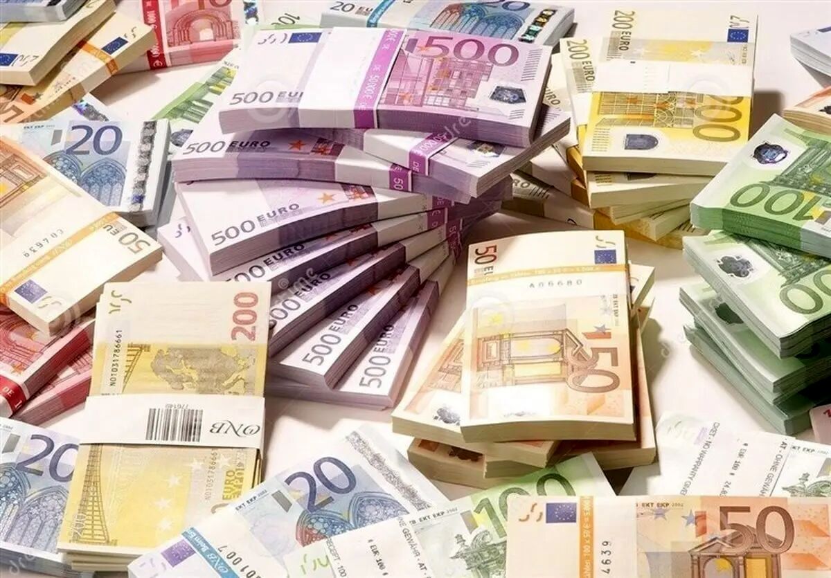 قیمت دلار و یورو امروز ۹ اردیبهشت ۱۴۰۴/ دلار به کانال ۷۰ هزار تومان نزدیک شد