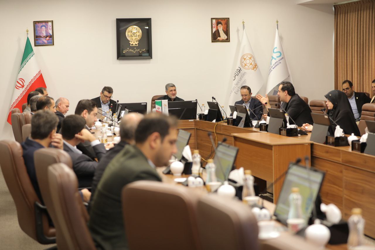 جلسه بی‌نتیجه با ناشران؛ چرا بورس را بدون حمایت باز کردند؟