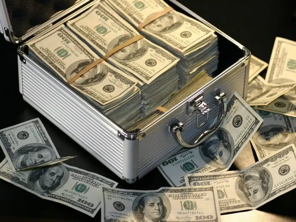 دلار آمریکا در سراشیبی بی‌اعتمادی