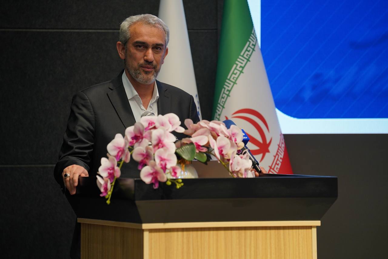 وزیر اقتصاد: بنگاه‌های بزرگ باید به بورس بروند تا منابع بانکی آزاد شود