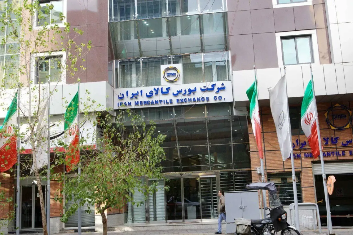 ‌عرضه ۸۴۲ هزار تن محصول در بورس کالا